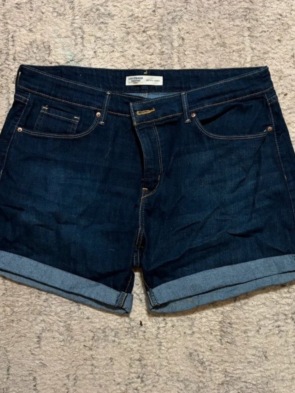 NWOT Dark Blue Levi Mid Rise Shorts